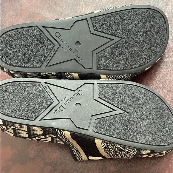 Dior Black and Tan Logo Slides - Picture 10 of 16